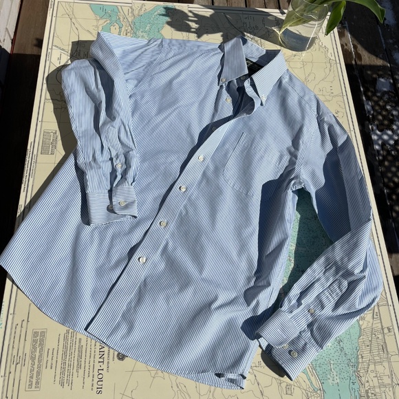 Eddie Bauer Pinstripe Relaxed Fit Wrinkle Resistant Button Up Shirt - Picture 6 of 8